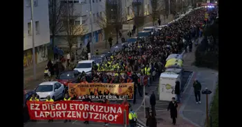 Miles de personas apoyan en Amurrio a los trabajadores de Tubos Reunidos y Maderas Llodio afectados por 336 despidos