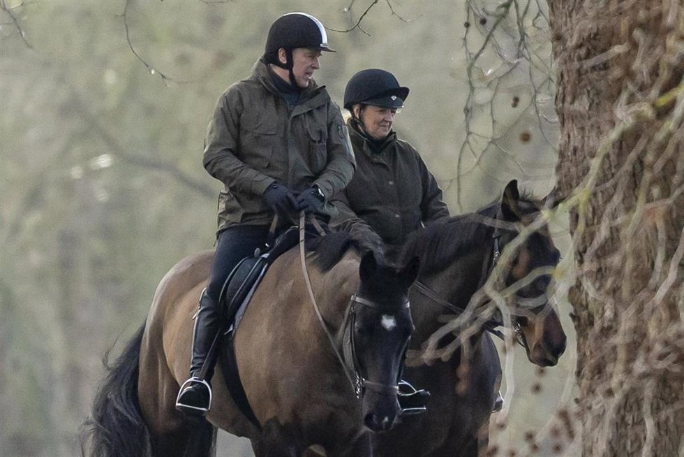 El expríncipe Andrés montando a caballo