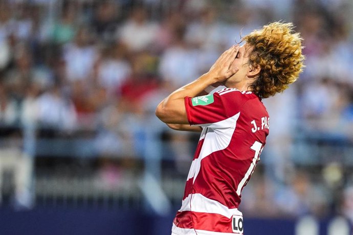 Archivo - Jorge Pascual, en un partido con el Granada CF.