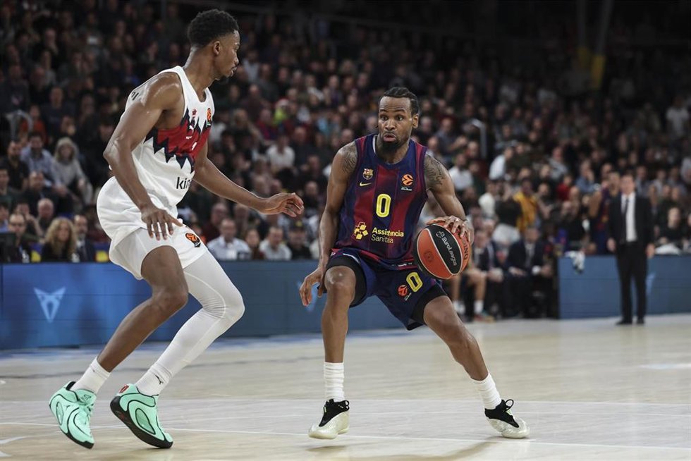Archivo - Kevin Punter del Bara en una acción de un partido contra Baskonia en la Euroliga 2025-26