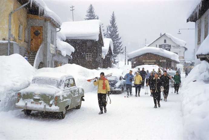 Archivo - Esquiadores en un día nevado en St. Anton am Arlberg, Austria (archivo)