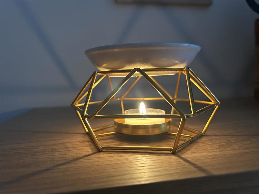 El origen del incendio ha sido una vela que ha hecho que se queme un mueble y provoque humo