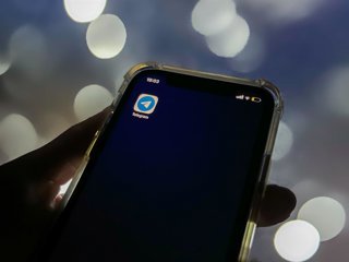 Archivo - Il·lustració de la icona de Telegram en la pantalla d'un telèfon mòbil