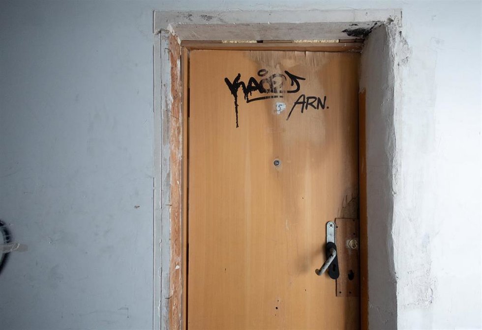 Archivo - Interior del hotel ocupado conocido como 'La Jungla' en el barrio de San Blas, a 26 de febrero de 2025, en Madrid (España).