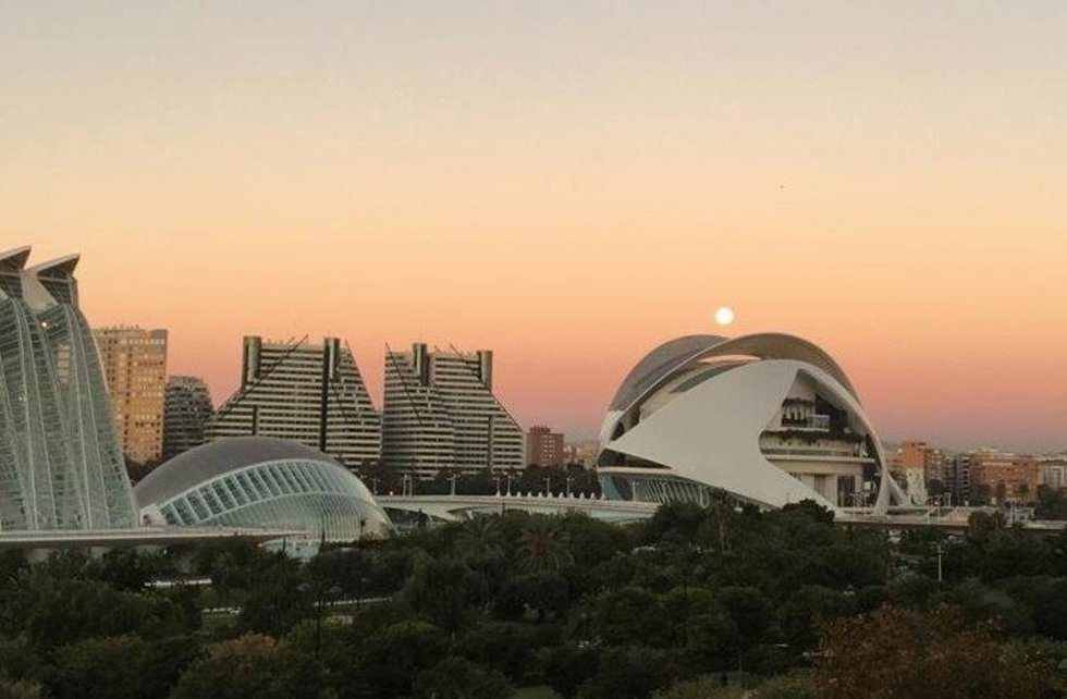 Archivo - Cielos poco nubosos en la Comunitat