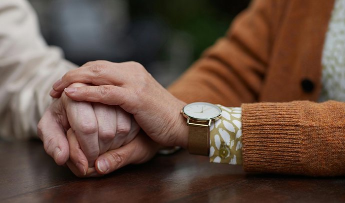 Archivo - Imagen de archivo de atención a los mayores. 