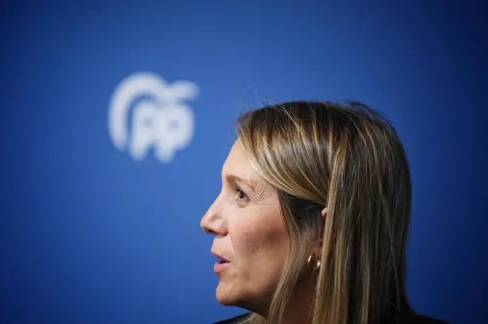 La vicesecretaria de Coordinación Sectorial del PP, Alma Ezcurra, ofrece una rueda de prensa