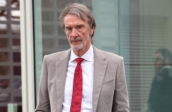 Archivo - FILED - 11 March 2025, United Kingdom, London: Ineos CEO and minority shareholder of Manchester United Sir Jim Ratcliffe puctured at Foster + Partners Headquarters in Battersea. Photo: Lucy North/PA Wire/dpa