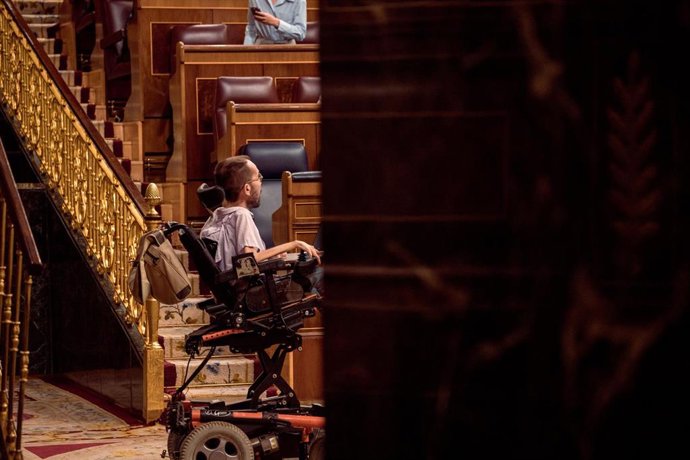 Archivo - Pablo Echenique durante una sesión plenaria en el Congreso de los Diputados, a 25 de abril de 2023.