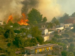 Archivo - Imagen de archivo del incendio que afectó a Almuñécar (Granada) a mediados de agosto de 2024
