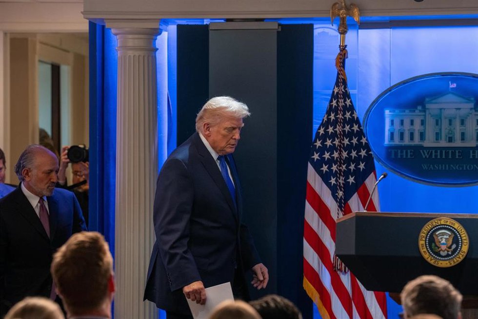 20 February 2026, US, Washington: US President Donald Trump arrives at the James Brady Press Gallery of the White House to give remarks on the Supreme Court's tariff decision and announced a new 10\% tariff on all countries. Photo: Andrew Leyden/ZUMA Pr