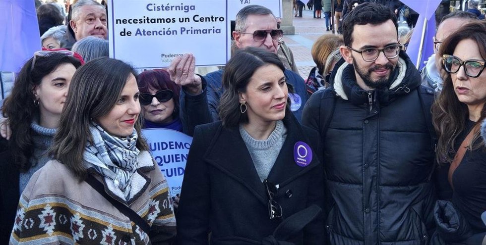 La eurodiputada y secretaria política de Podemos, Irene Montero, junto a la secretaria general de la formación 'morada', Ione Belarra, y el secretario autonómico, Miguel Ángel Llamas.