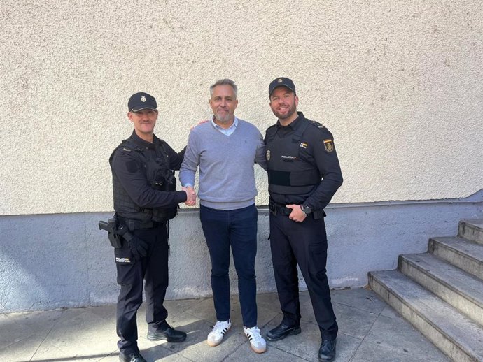 Un hombre que sufrió un ictus agradece a los agentes de la Policía que lo atendieron su rapidez y profesionalidad