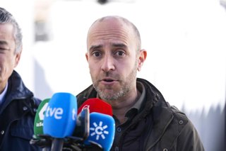 Imagen de archivo del alcalde de Grazalema (Cádiz), Carlos Javier García, en atención a los medios.