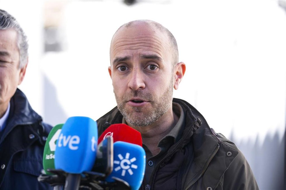 Imagen de archivo del alcalde de Grazalema (Cádiz), Carlos Javier García, en atención a los medios.