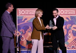 Alcaldesa-entrega premios festival de Jerez 2