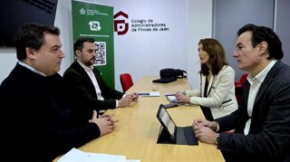 Imagen de la reunión con el Colegio de Administradores de Fincas.