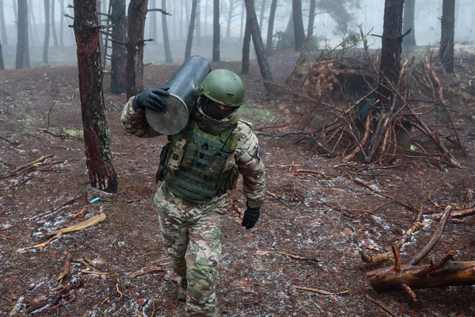 RUSSIA, KHERSON REGION - FEBRUARY 7, 2026: A serviceman of an Airborne Forces artillery unit deployed with the Dnepr Group of the Russian Armed Forces carries a shell for a 2A36 Giatsint-B 152mm towed 152 mm field gun in the zone of the special military o
