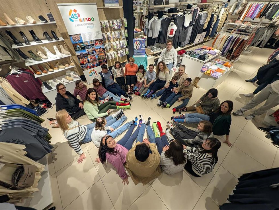 Los calcetines han sido fabricados en colaboración con Inside, firma que participa un año más en la producción del producto. La presentación oficial tuvo lugar en la tienda Inside del Centro Comercial Atalayas, en Murcia.
