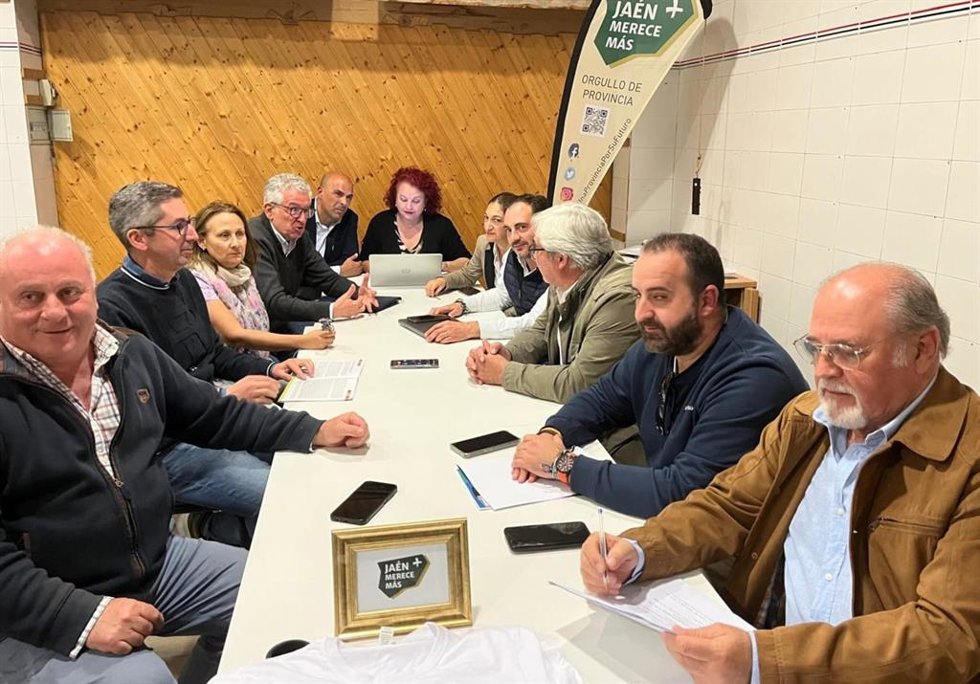 Reunión de la Junta Directiva de Jaén Merece Más.