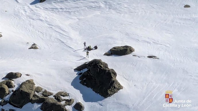 Rescatan a un montañero herido tras sufrir una caída en el pico Los Barrerones, en Navalperal de Tormes (Ávila)