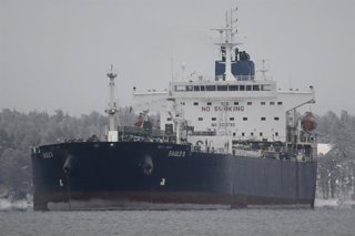 Archivo - 13 January 2025, Finland, Porvoo: The oil tanker "Eagle S" anchors near the Kilpilahti port on the Gulf of Finland. The ship "Eagle S", registered in the Cook Islands, is suspected of disrupting the Estlink 2 power connection between Finland and