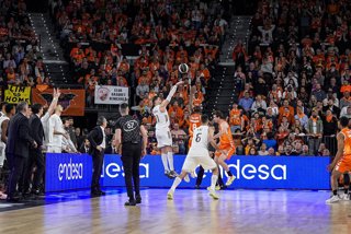 Triple ganador de Mario Hezonja (Real Madrid) en la semifinal contra Valencia Basket en la Copa del Rey 2026 de Valencia