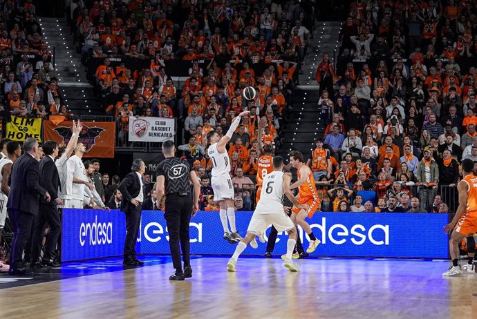 Triple ganador de Mario Hezonja (Real Madrid) en la semifinal contra Valencia Basket en la Copa del Rey 2026 de Valencia