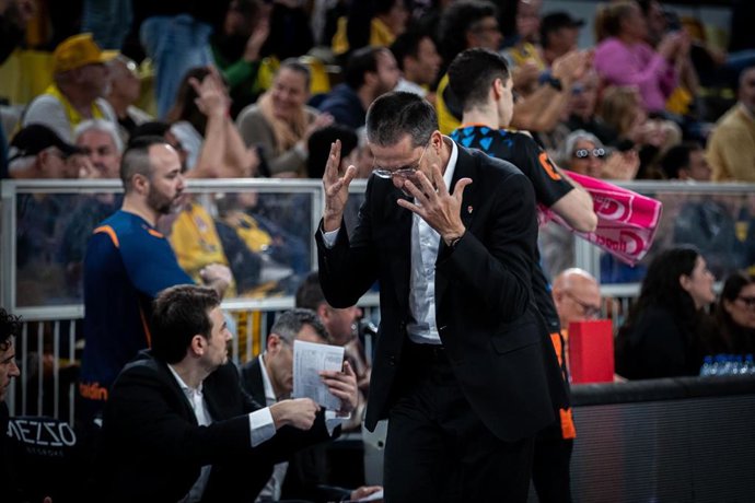 El entrenador del Valencia Basket, Pedro Martínez