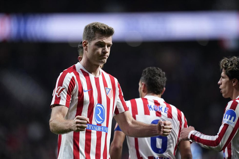 El delantero del Atlético de Madrid Alexander Sorloth celebra un gol.