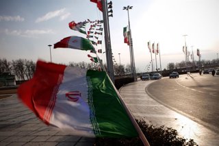 Archivo - January 29, 2023, Tehran, Tehran, Iran: Iranian flags wave around Azadi (Freedom) Tower in western Tehran, Iran, on January 29, 2023. Since mid-September, Iran has been shaken by antigovernment protests which were ignited by the death of a woman