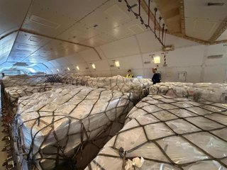 Llegada de 65 toneladas de suministros médicos de EEUU a Venezuela.