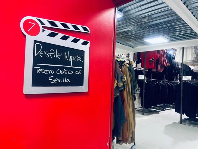 El Ayuntamiento rememora con un desfile la entrada de Carlos V e Isabel de Portugal a Sevilla hace 500 años.