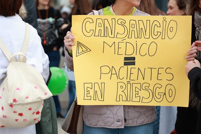Protesta de médicos en Sevilla para reclamar un Estatuto Marco propio.