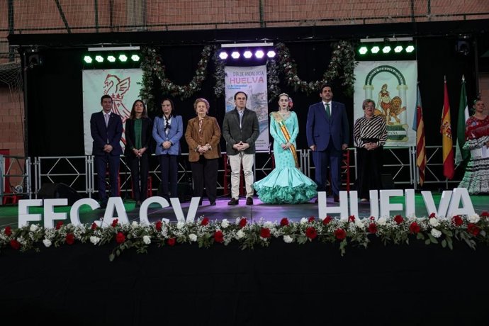 El jefe del Consell asiste a los actos de celebración del Día de Andalucía, organizados por la Federación de Entidades Culturales Andaluzas de la Comunitat Valenciana