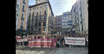 Multitudinaria concentración en Pamplona para rechazar el crimen de Sarriguren