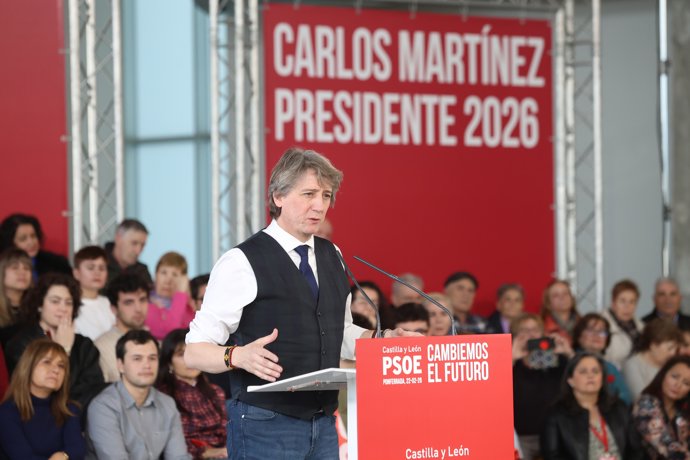 El secretario general del PSOE de Castilla y León, alcalde de Soria y candidato a la presidencia de la Junta de Castilla y León, Carlos Martínez, durante un acto, en la Sala Turbinas de La Térmica Cultural, a 22 de febrero de 2026, en Ponferrada, León, 