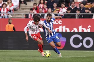 Archivo - Bryan Gil y Jonny Otto en el Girona FC-Deportivo Alavés de la primera vuelta de LaLiga EA Sports 2025-26