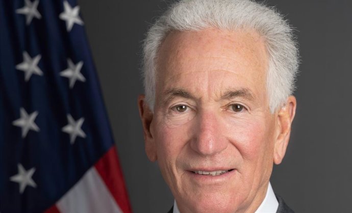 O embaixador dos EUA na França, Charles Kushner