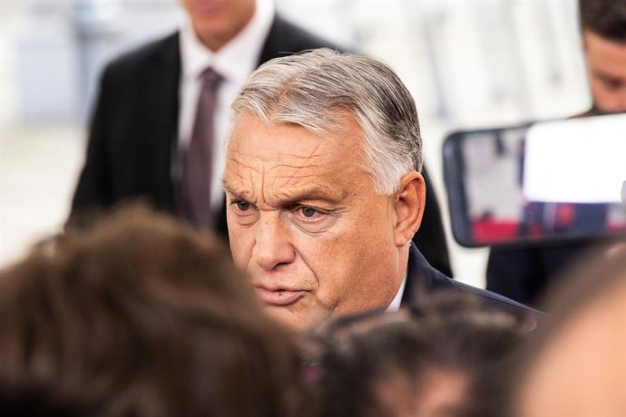 Archivo - October 1, 2025, Copenhagen, Denmark: Hungary's Prime Minister Viktor Orbán speaks to the media as he arrives for an Informal Meeting of Heads of State or Government of the European Union. An informal meeting of EU heads of state or government w