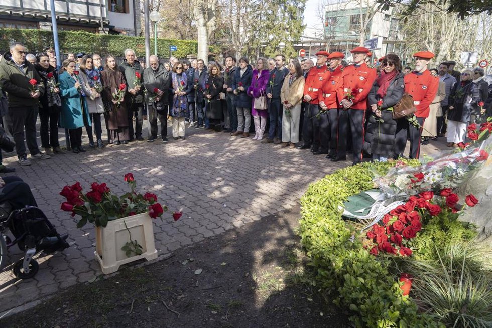 Ofrenda floral en recuerdo de Fernando Buesa y su escolta, Jorge Díez Elorza