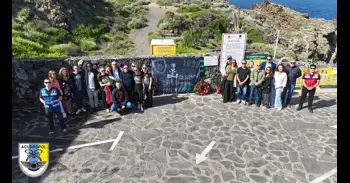Medio centenar de personas recuerdan en Tenerife a Arek, el joven desaparecido hace un año tras un golpe de mar