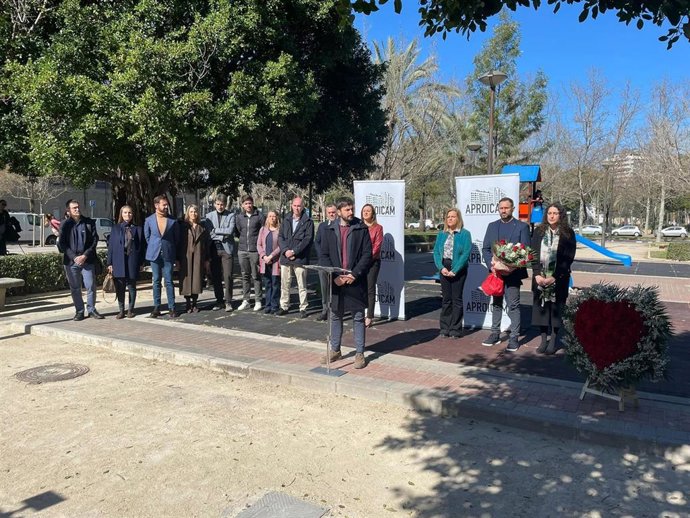 Imagen del acto conmemorativo del segundo aniversario del incendio del edificio de Campanar organizado por la Asociación de Propietarios Afectados por el Incendio de Campanar (Aproicam).