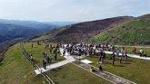 Foto: Decenas de personas protestan en La Braguía contra el Teleférico Mirador del Pas