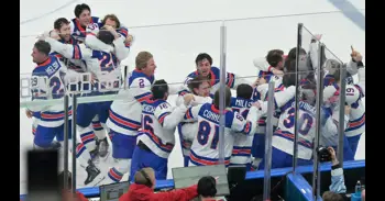 Estados Unidos conquista el oro en hockey sobre hielo 46 años después