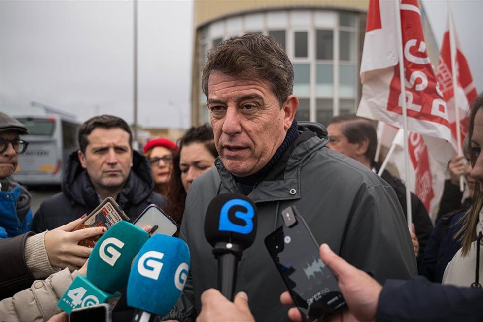 Archivo - La portavoz nacional del BNG, Ana Pontón, atiende a los medios de comunicación durante una nueva manifestación contra Altri, a 22 de marzo de 2025, en Pobra do Caramiñal, A Coruña, Galicia (España).