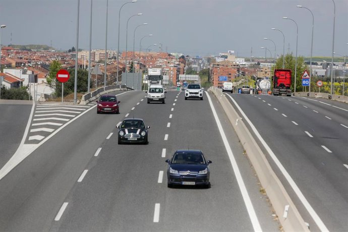 Archivo - Carretera de Andalucía a su paso por la capital. En Madrid, (España), a 8 de abril de 2020.