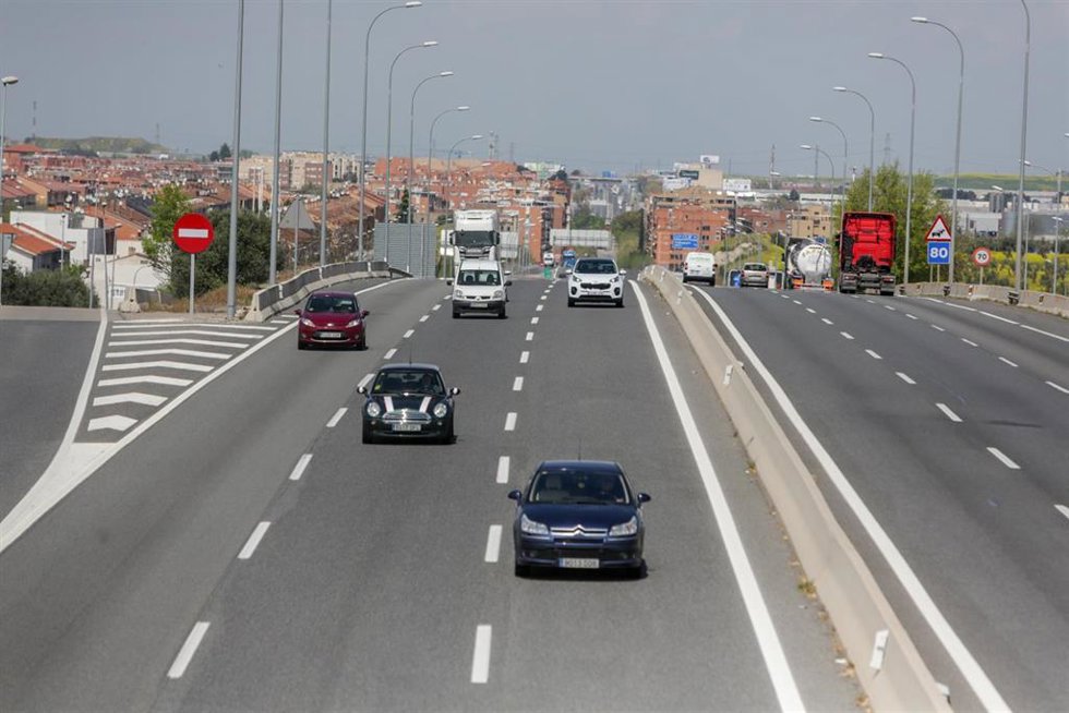 Archivo - Carretera de Andalucía a su paso por la capital. En Madrid, (España), a 8 de abril de 2020.