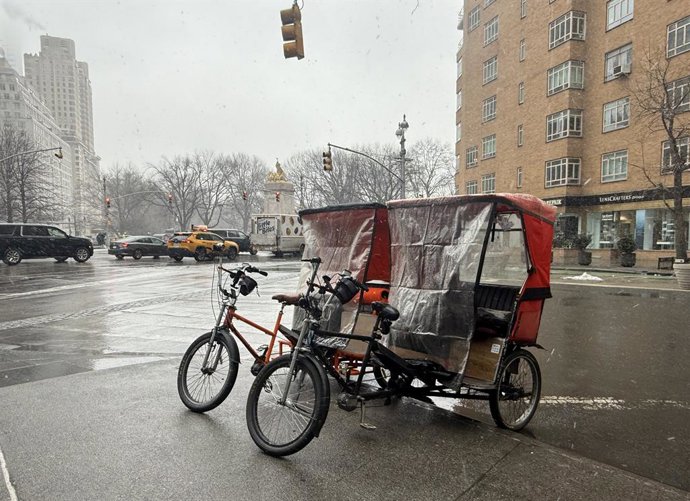 22 de fevereiro de 2026, Nova York, Nova York: (NOVO) Nova York atingida por nevasca com até 60 cm de neve. 22 de fevereiro de 2026, Nova York, EUA: Primeiro alerta de nevasca em Nova York desde 2017, com previsão de mais de 45 cm de neve. Isso vai ser um