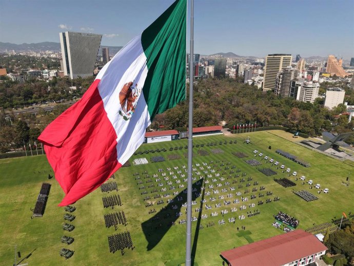 Archivo - Bandera de México